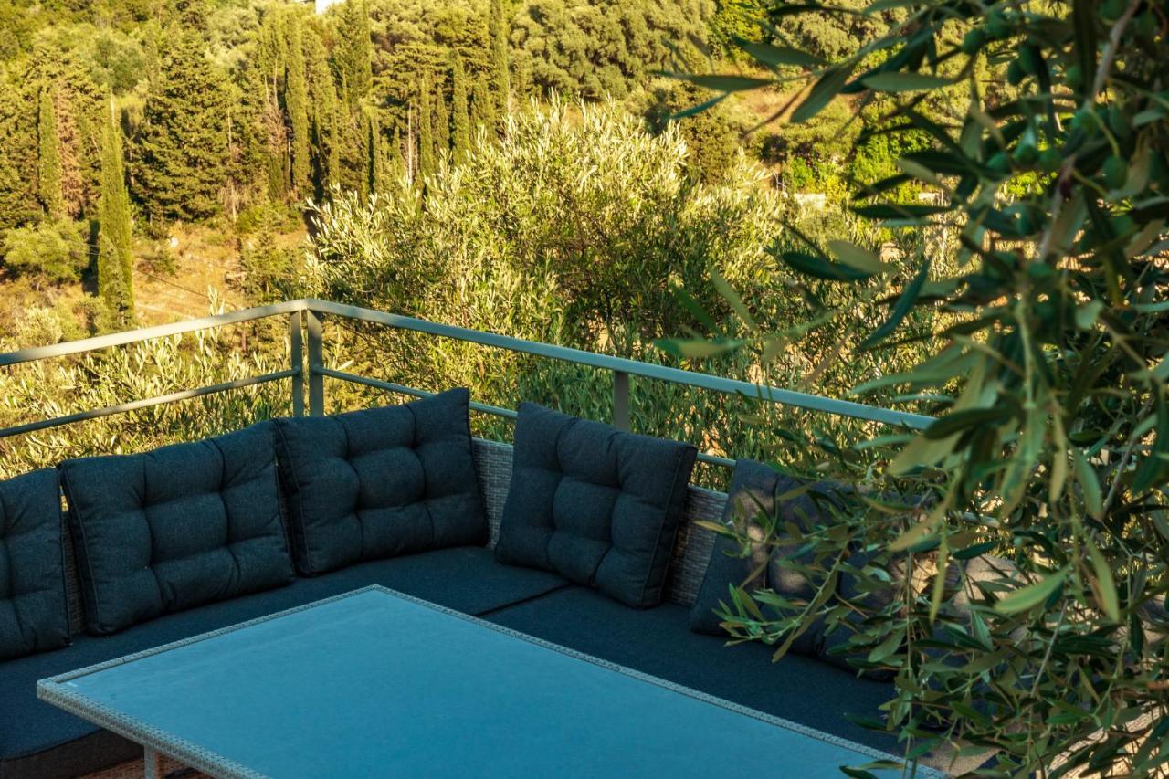 Mylos Mountain Villas- Villa Giorgio อาโยส นิกีตัส ภายนอก รูปภาพ