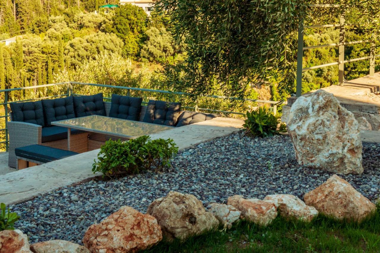 Mylos Mountain Villas- Villa Giorgio อาโยส นิกีตัส ภายนอก รูปภาพ