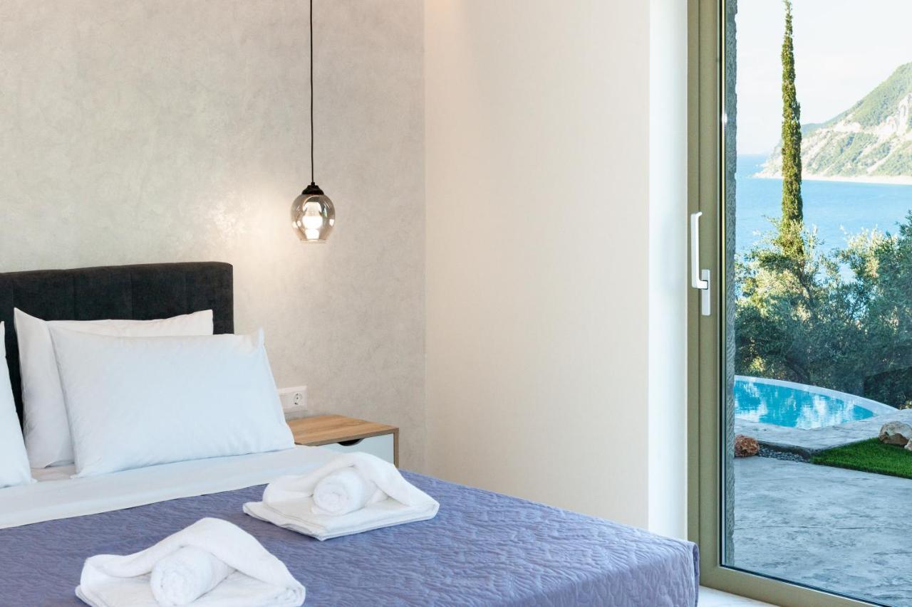 Mylos Mountain Villas- Villa Giorgio อาโยส นิกีตัส ภายนอก รูปภาพ