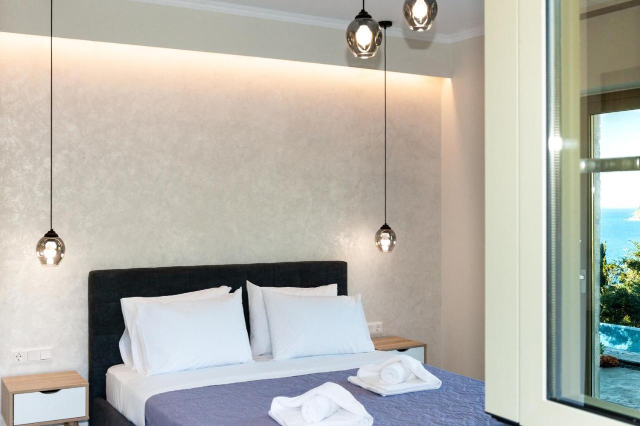 Mylos Mountain Villas- Villa Giorgio อาโยส นิกีตัส ภายนอก รูปภาพ