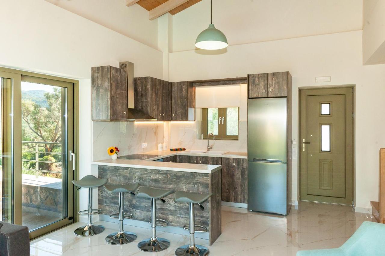 Mylos Mountain Villas- Villa Giorgio อาโยส นิกีตัส ภายนอก รูปภาพ