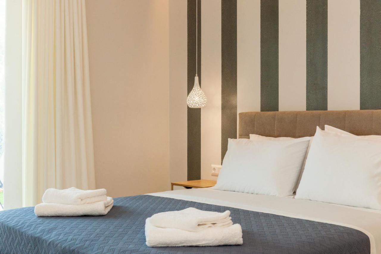 Mylos Mountain Villas- Villa Giorgio อาโยส นิกีตัส ภายนอก รูปภาพ