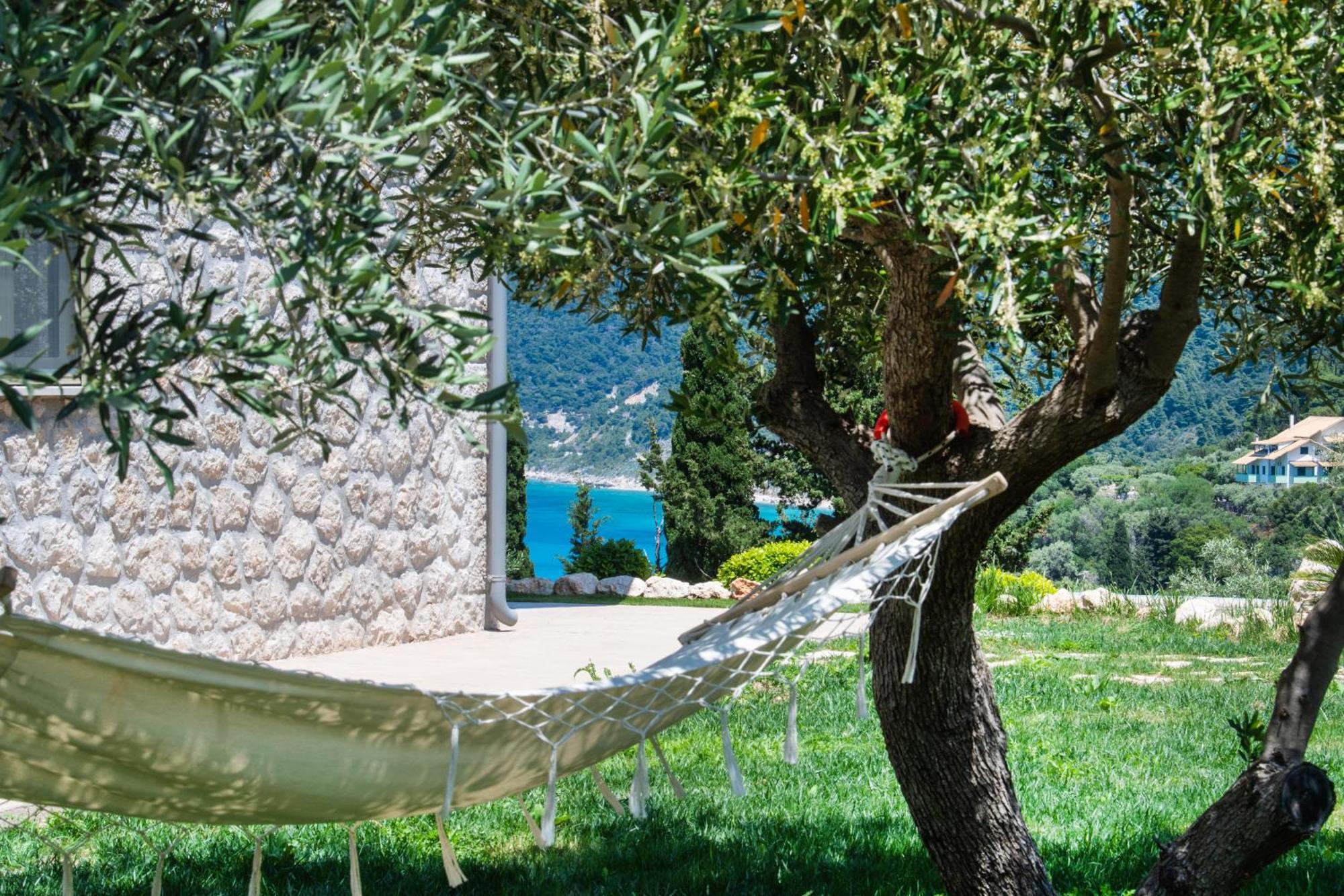 Mylos Mountain Villas- Villa Giorgio อาโยส นิกีตัส ภายนอก รูปภาพ